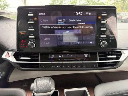 Certified 2024 Toyota Sienna XLE FWD image 25