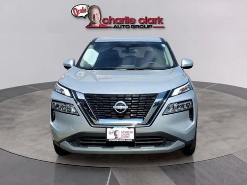Used 2023 Nissan Rogue SV FWD image 9