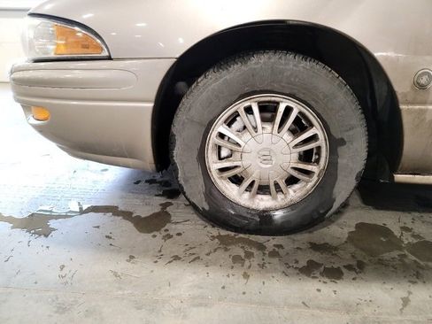 Used 2004 Buick Le Sabre Custom image 10