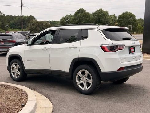 Used 2024 Jeep Compass Latitude AWD/4WD image 9
