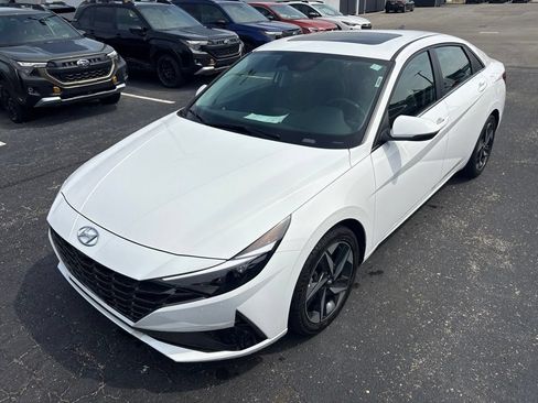 Used 2023 Hyundai Elantra Limited FWD image 6