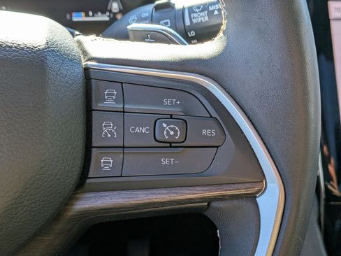 Used 2024 Jeep Grand Cherokee L Limited w/ Luxury Tech Group II image 18