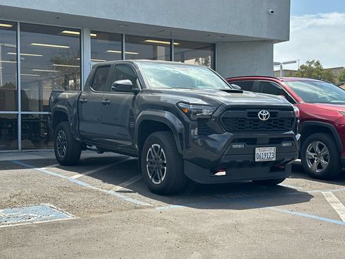 Used 2024 Toyota Tacoma TRD Sport w/ TRD Sport Upgrade Package AWD/4WD image 2