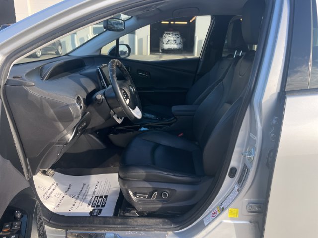 Used 2017 Toyota Prius Prime Advanced w/ Carpet Mat Package FWD image 19