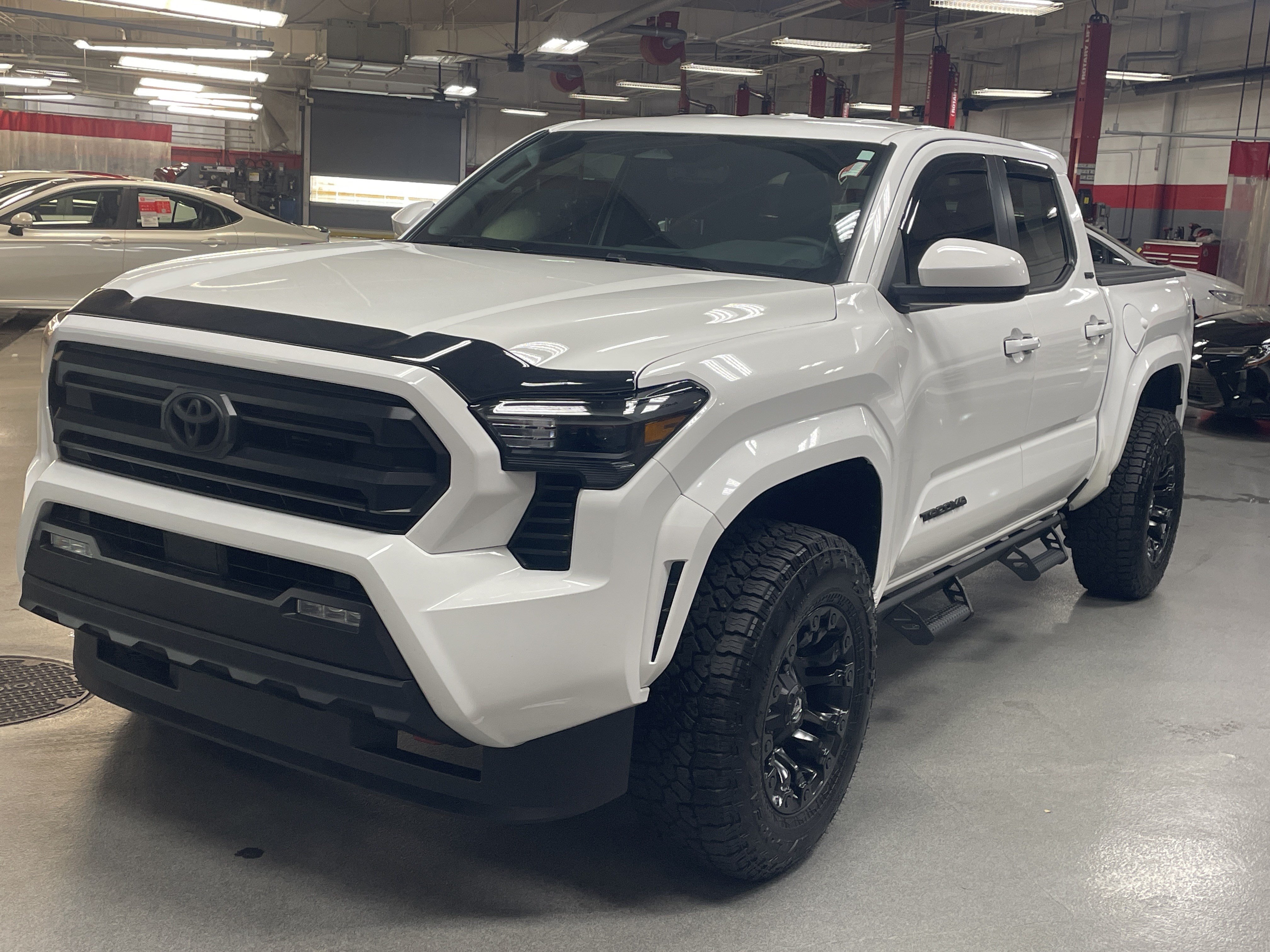 Used 2025 Toyota Tacoma SR5 AWD/4WD image 5