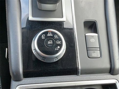 Used 2024 Mitsubishi Outlander SE image 24