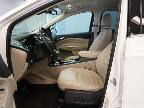 Used 2017 Ford Escape Titanium image 4