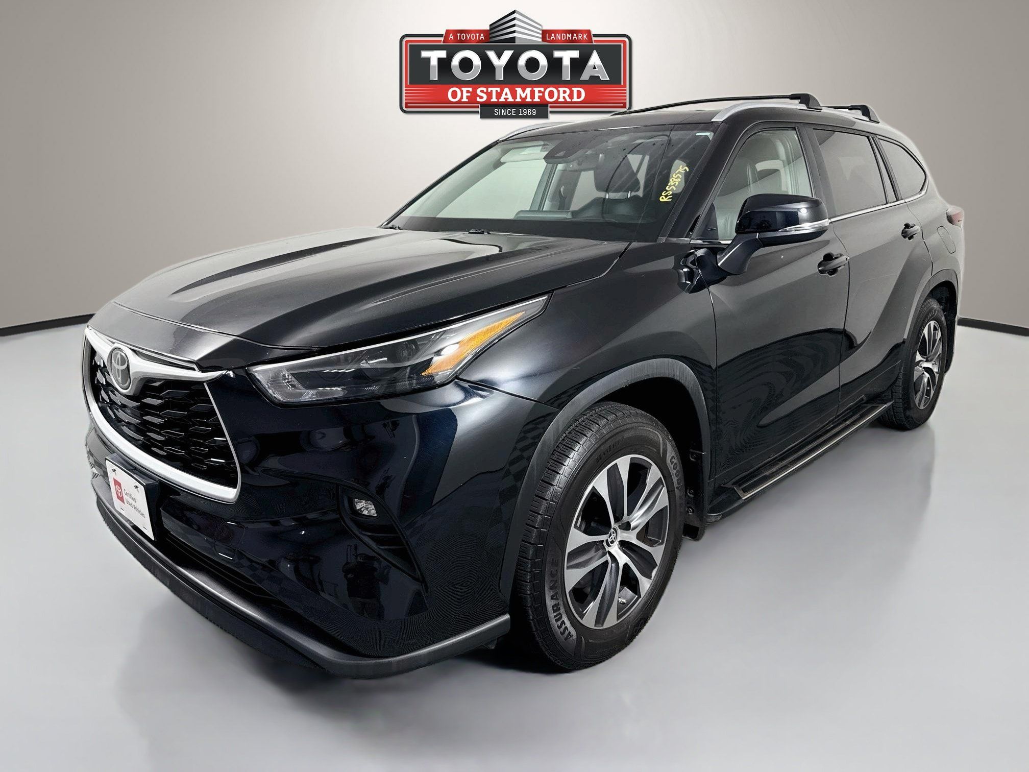 Used 2024 Toyota Highlander XLE AWD/4WD image 3