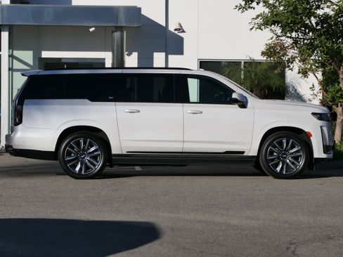 Certified 2021 Cadillac Escalade ESV Sport w/ Driver Assist Tech Package image 7