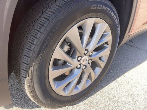 Used 2025 Buick Enclave Preferred AWD/4WD image 10