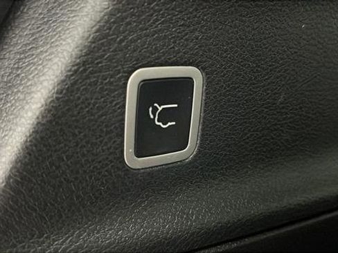 Used 2024 Chrysler Pacifica Touring FWD image 32