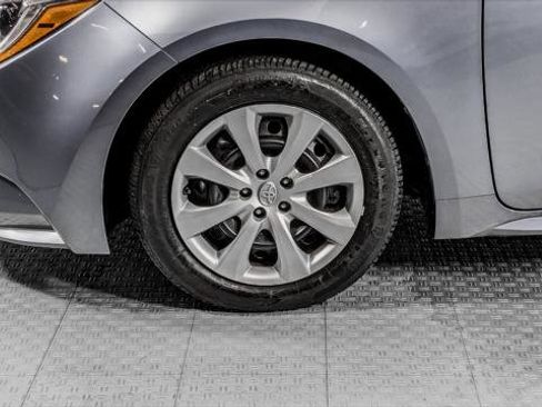 Used 2025 Toyota Corolla LE image 34