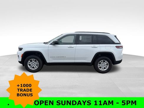 New 2025 Jeep Grand Cherokee Laredo image 4