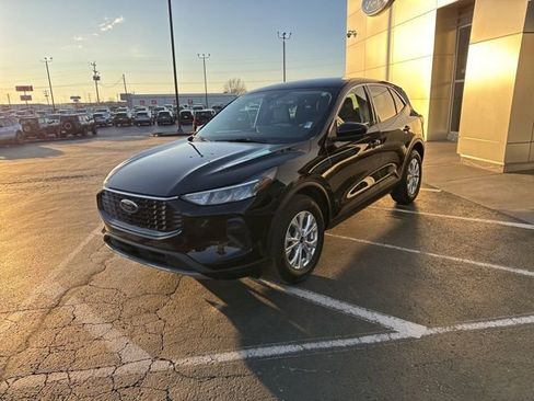 Used 2023 Ford Escape Active w/ Tech Pack #2 image 2