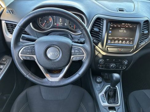 Used 2016 Jeep Cherokee Latitude w/ Cold Weather Group image 10