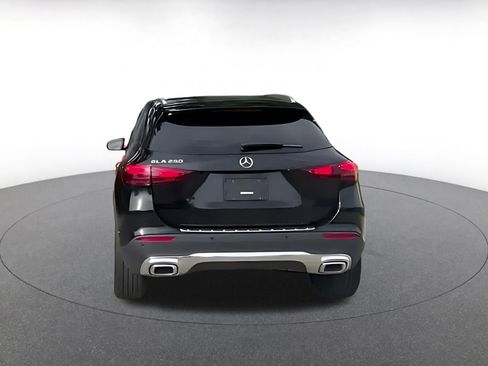 Used 2025 Mercedes-Benz GLA 250 image 11