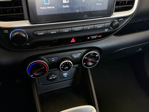 Used 2020 Hyundai Venue SE FWD image 10