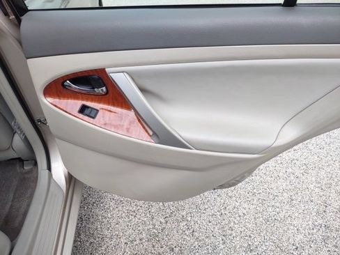 Used 2009 Toyota Camry FWD image 19