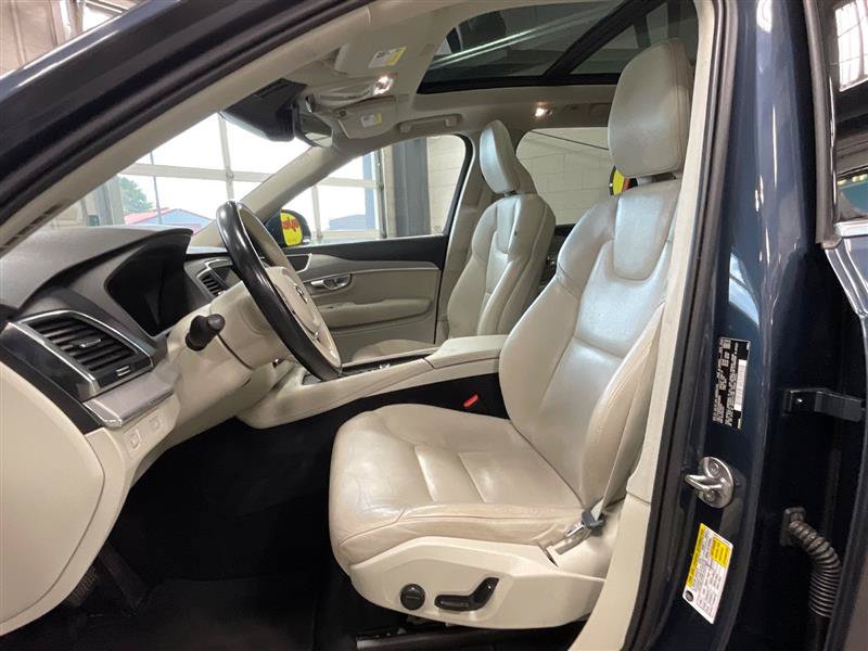 Used 2022 Volvo XC90 T5 Momentum AWD/4WD image 10