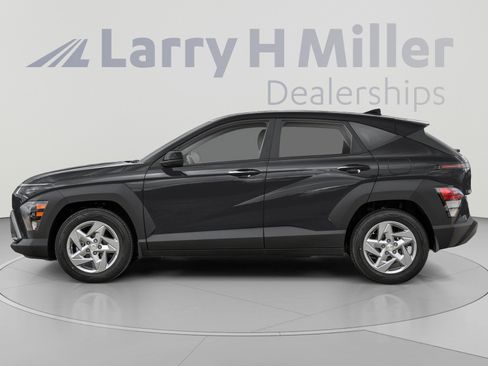 New 2027 Hyundai Kona SE FWD image 3