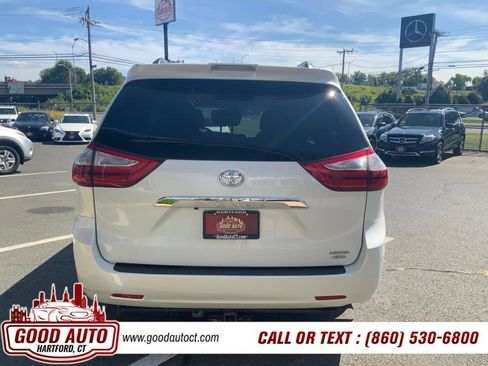 Used 2018 Toyota Sienna XLE AWD 7-Passenger (Natl) image 19