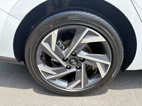 New 2026 Hyundai Elantra Limited FWD image 17