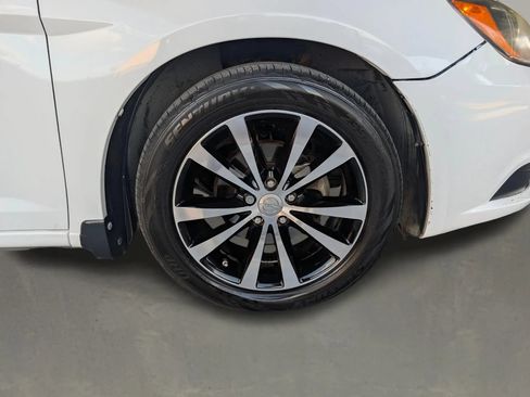 Used 2012 Chrysler 200 S FWD image 11