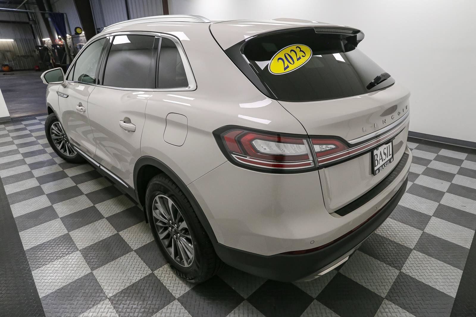 Used 2023 Lincoln Nautilus AWD w/ Premium Package image 10