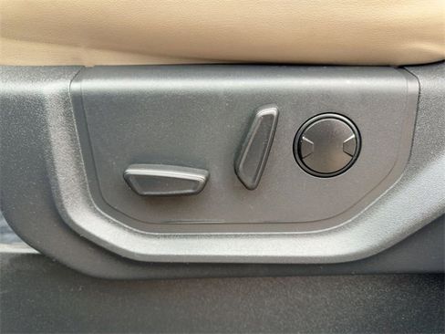 Used 2024 Ford Expedition Max XLT image 13