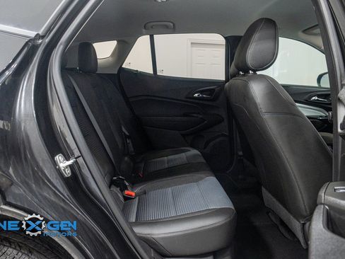 Used 2025 Chevrolet Trax LT w/ Driver Confidence Package image 33