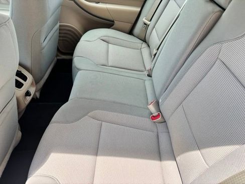 Used 2016 Ford Taurus SEL w/ Equipment Group 201A FWD image 19