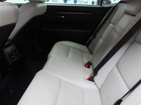Used 2013 Lexus ES 350 w/ Luxury Pkg FWD image 16