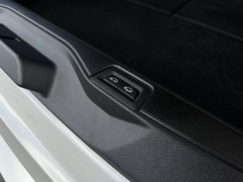 Used 2024 BMW X7 xDrive40i w/ Premium Package AWD/4WD image 13