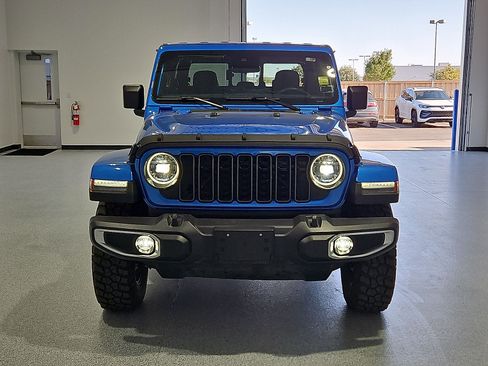 Used 2024 Jeep Gladiator Sport AWD/4WD image 3