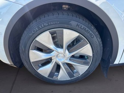 Used 2021 Tesla Model Y Long Range AWD/4WD image 9
