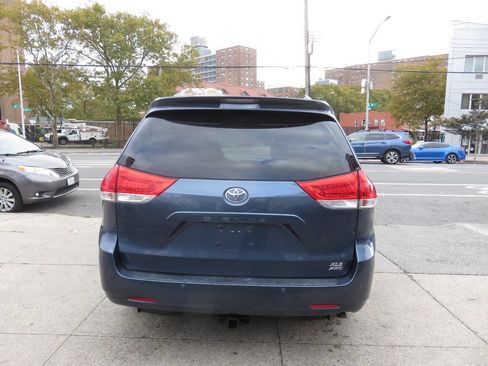 Used 2014 Toyota Sienna XLE image 8