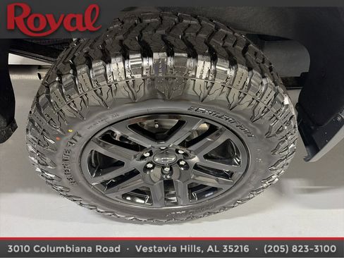 Used 2024 Chevrolet Silverado 1500 LT Trail Boss w/ Convenience Package II image 9