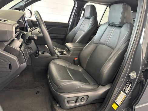 Used 2025 Toyota 4Runner Limited AWD/4WD image 15
