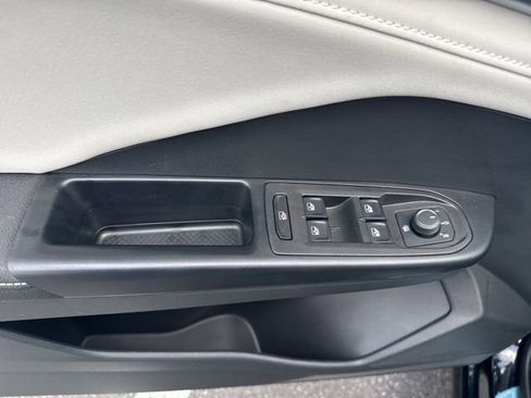 Used 2025 Volkswagen Taos SE w/ Panoramic Sunroof Package image 18