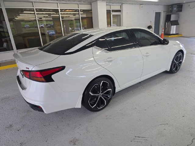 Used 2023 Nissan Altima 2.5 SR w/ SR Premium Package FWD image 6