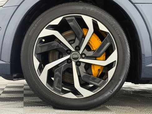 Used 2023 Audi e-tron Premium Plus w/ Premium Plus Package image 12