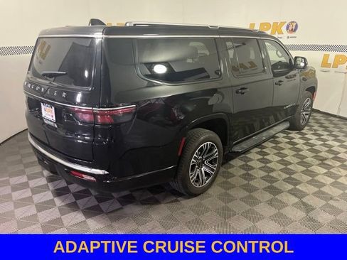 Used 2025 Jeep Wagoneer L Series II w/ 8-pass Seating Package AWD/4WD image 3