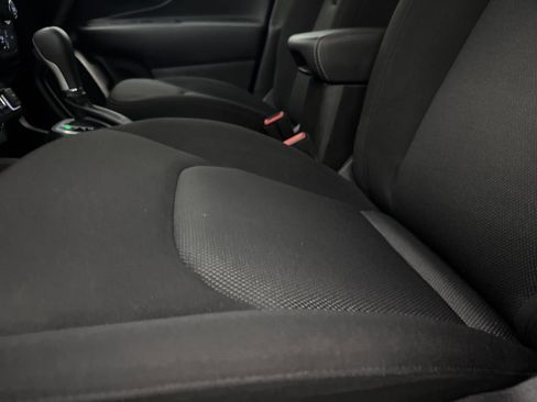 Used 2023 Jeep Renegade Latitude image 22