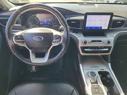 Certified 2023 Ford Explorer XLT w/ Equipment Group 202A AWD/4WD image 4