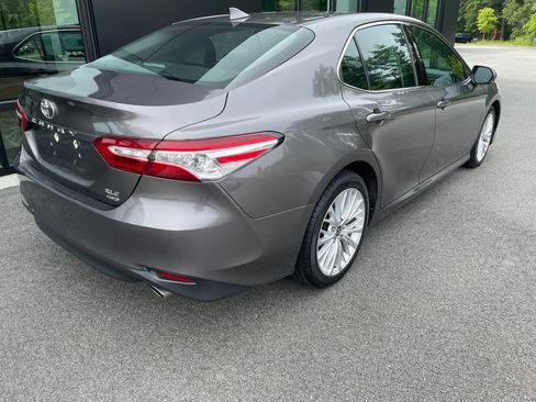 Used 2020 Toyota Camry XLE AWD/4WD image 5