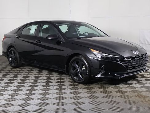 Used 2023 Hyundai Elantra Blue w/ Winter Weather Package image 2