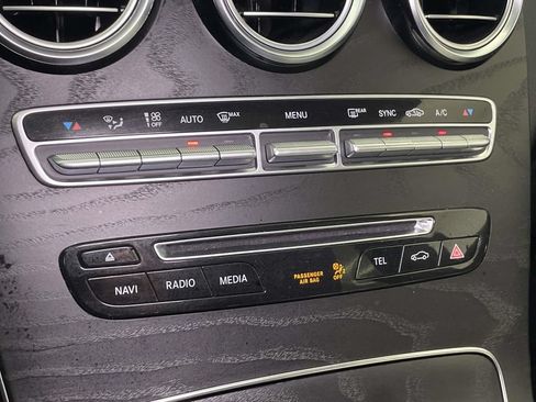 Used 2019 Mercedes-Benz GLC 300 4MATIC image 32