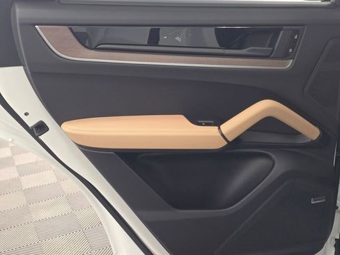 New 2026 Porsche Cayenne image 22