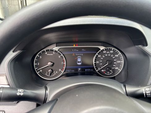 Used 2025 Nissan Altima 2.5 SV FWD image 41