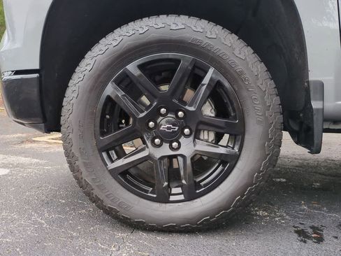Used 2025 Chevrolet Silverado 1500 Custom Trail Boss AWD/4WD image 14